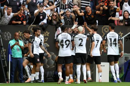 Jogadores do Corinthians celebraram o título sobre o Flamengo