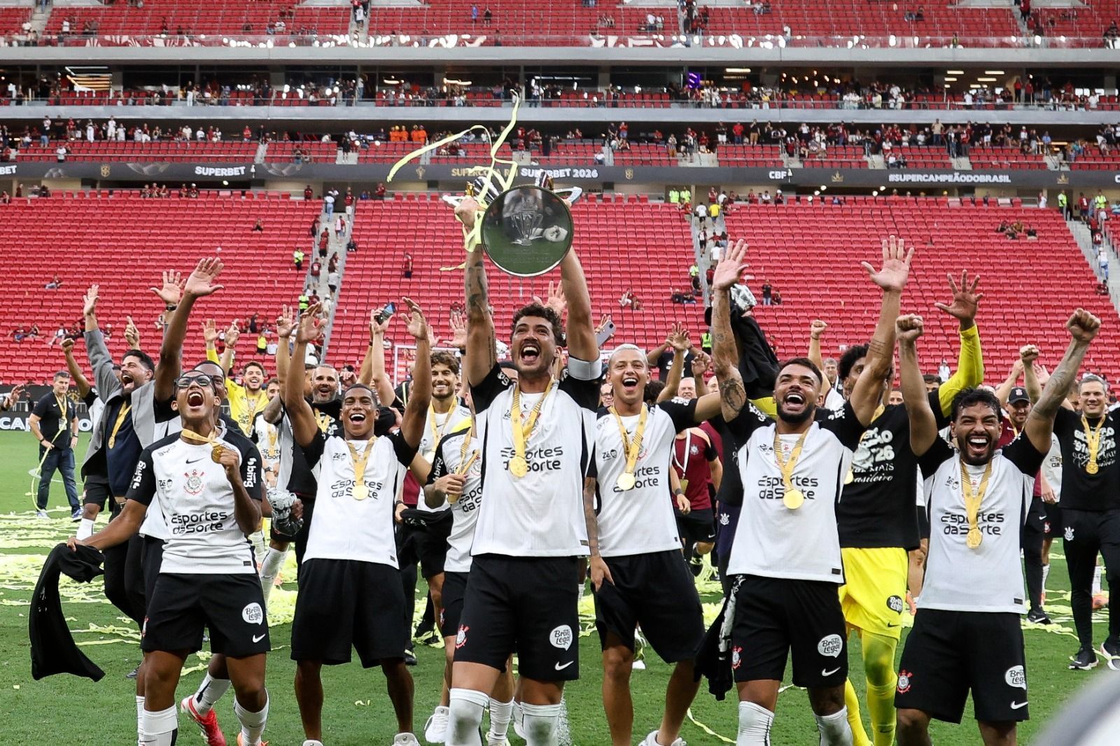 Corinthians desempata histórico contra o Flamengo ao vencer Supercopa