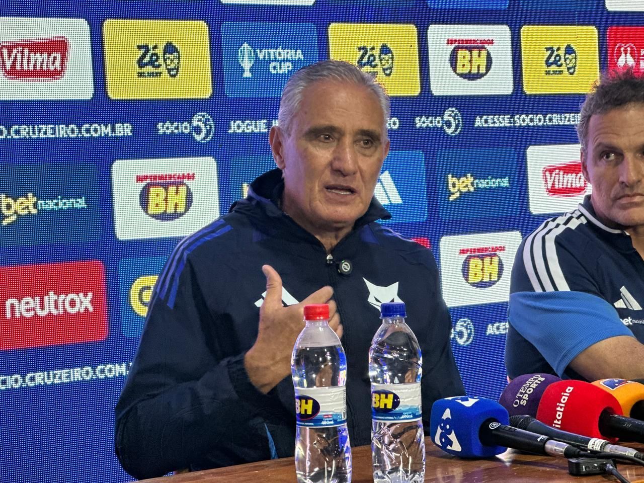 Tite questiona decisão da arbitragem em vitória do Cruzeiro sobre o Betim