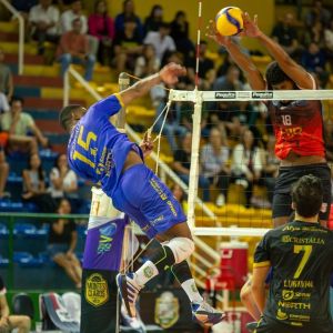 Montes Claros Vôlei durante jogo contra o Itambé Minas.
