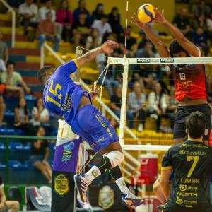 Montes Claros Vôlei durante jogo contra o Itambé Minas.