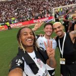 Carrillo brinca: 'Corinthians não tem dinheiro para contratar, mas levanta troféu'