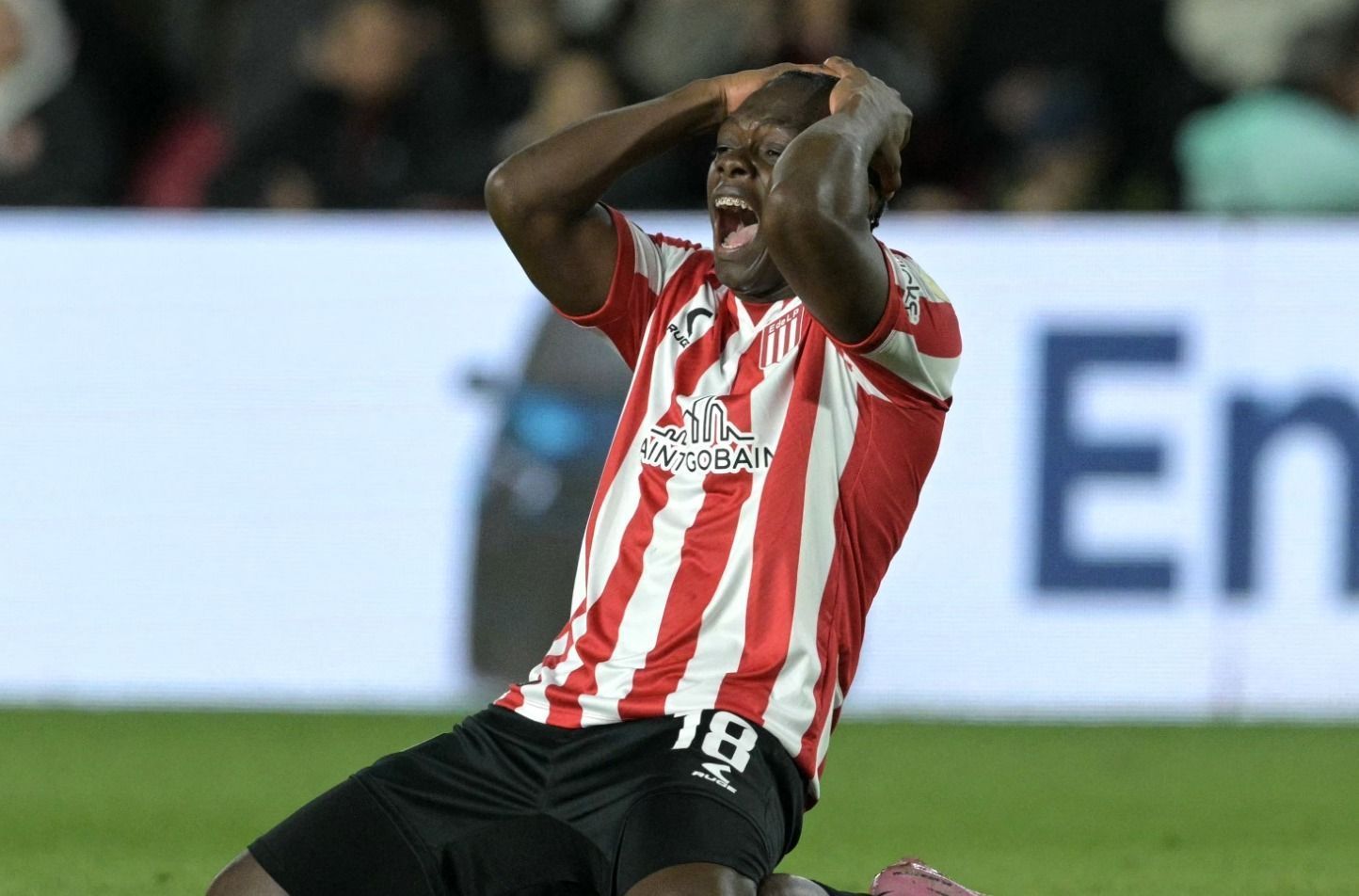 Por que o Athletico-PR cancelou a transferência de Cetré, do Estudiantes?