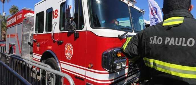 Quatro viaturas dos bombeiros foram mobilizadas na ocorrência