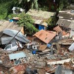 Morador de BH que perdeu tudo em desabamento recebe ajuda para retirar carro soterrado