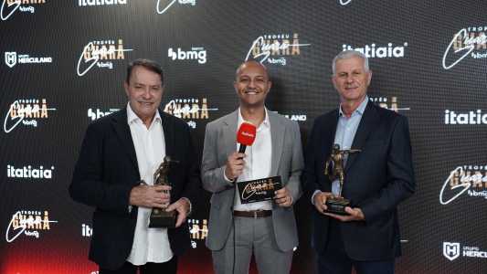 Pedro Lourenço, presidente do Cruzeiro, recebe o Troféu Guará Bmg