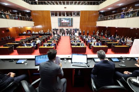 Trabalhos foram retomados nesta segunda-feira (02) na Assembleia Legislativa de Minas Gerais (ALMG), em sessão solene presidida pelo presidente Tadeu Leite (MDB)