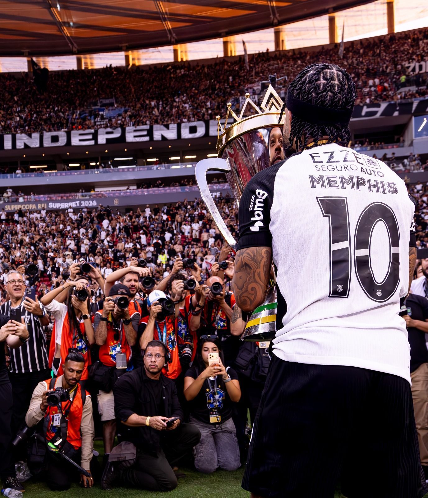 Corinthians renegocia dívida com Memphis em meio a impasse por renovação