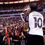 Corinthians renegocia dívida com Memphis em meio a impasse por renovação