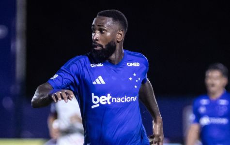 Gerson em ação pelo Cruzeiro contra o Betim