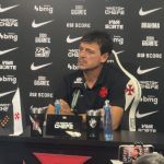 Diniz volta a se defender sobre polêmica com atletas do Vasco: ‘Querem trabalhar comigo’