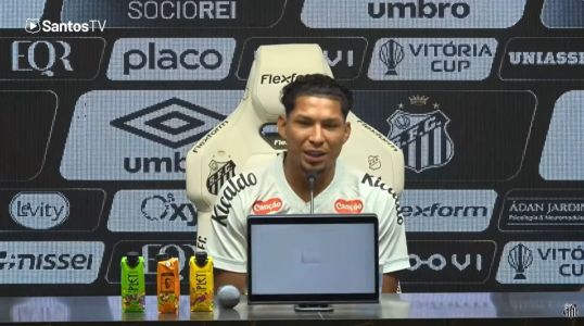 Rony é apresentado oficialmente como jogador do Santos na Vila Viva Sorte