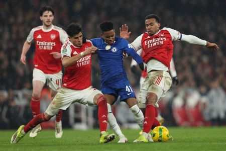 Estêvão em ação no empate entre Arsenal e Chelsea pela Copa da Liga Inglesa