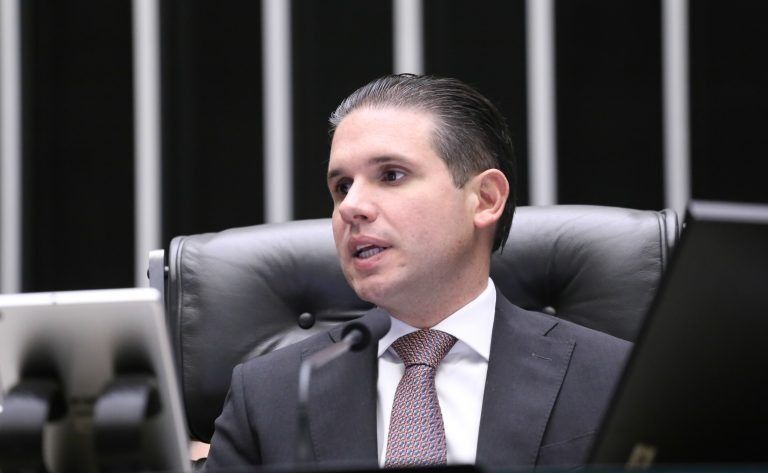 Congresso aprova reajustes e amplia benefícios para servidores da Câmara e do Senado