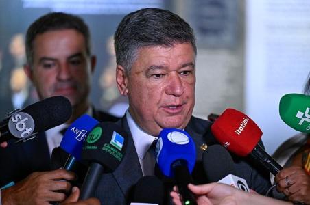 Presidente da CPMI do INSS, senador Carlos Viana conversa com Toffoli e confirma adiamento do depoimento de Vorcaro