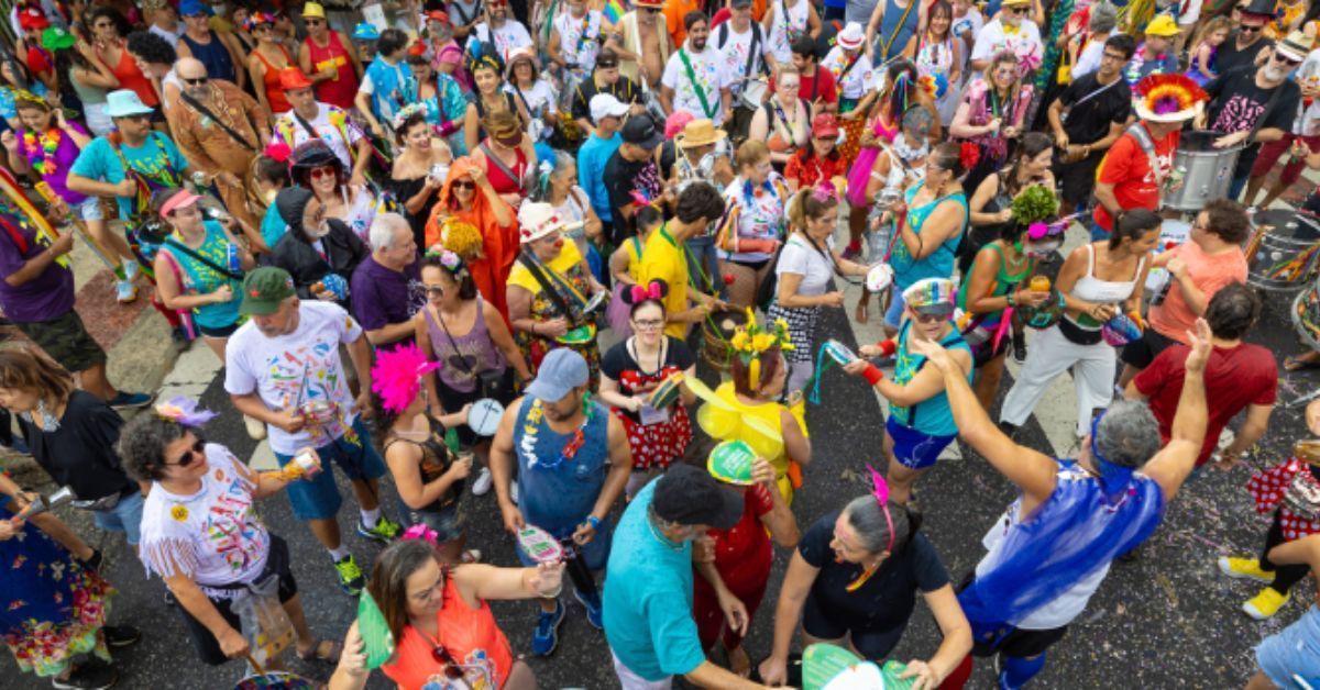 Comerciantes de Belo Horizonte poderão vender bebidas e adereços no Carnaval 2026