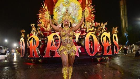 Dragões da Real desfilando em São Paulo