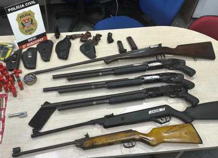 Armas foram apreendidas pela Polícia Civil