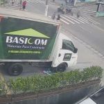 Polícia procura motociclista que atropelou idosa ao empinar moto em São Paulo; veja vídeo