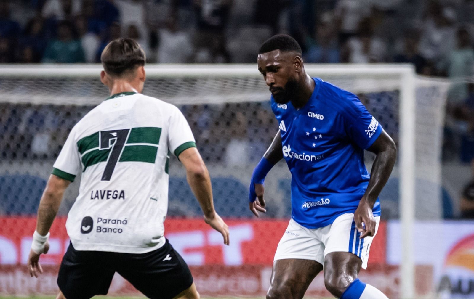 Cruzeiro perde para o Coritiba, segue zerado no Brasileirão e vê pressão aumentar