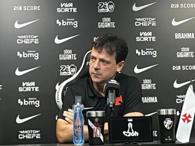 Fernando Diniz em entrevista coletiva pelo Vasco