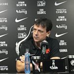 Fernando Diniz rebate críticas em mais um tropeço do Vasco em São Januário