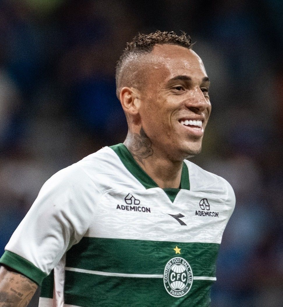 Herói do Coritiba, Breno Lopes elogia Cruzeiro após vitória histórica pelo Brasileiro