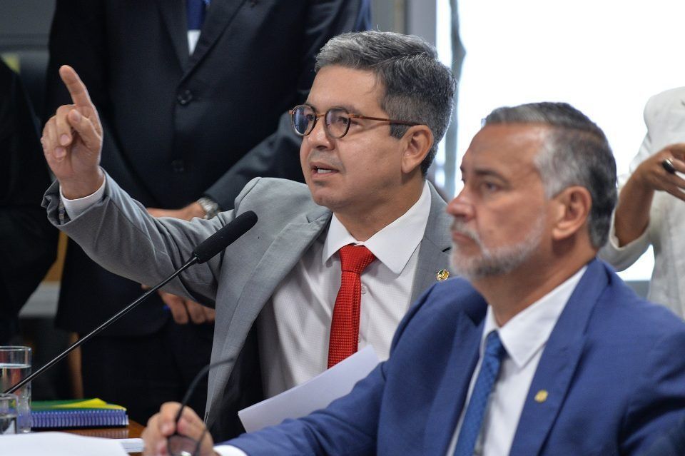 CPMI do INSS aprova pedidos de prisão preventiva e envia solicitações ao STF
