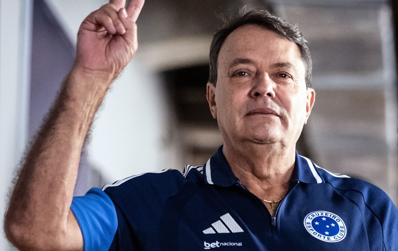 Titular do Cruzeiro manda recado a Pedrinho e faz promessa após mais uma derrota