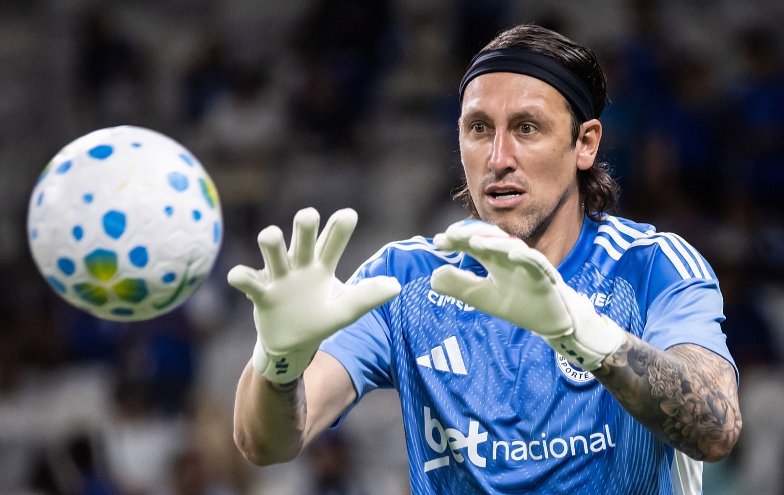 Sacrifício? Cássio, do Cruzeiro, faz revelação e detalha gravidade de lesão no dedo