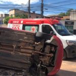 Colisão frontal entre carros mobiliza SAMU no bairro Veneza, em Ipatinga