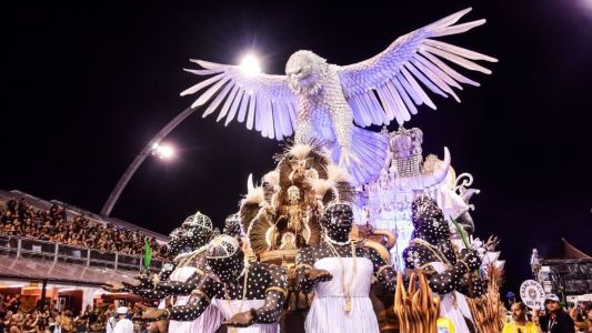 Desfile&nbsp;Águia&nbsp;de&nbsp;Ouro