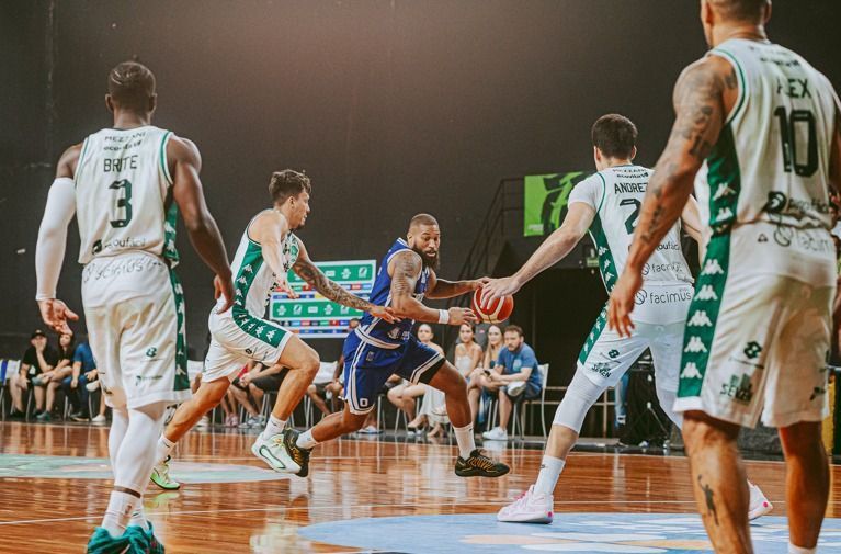 Cruzeiro é valente, mas é superado pelo Bauru Basket em confronto pelo NBB