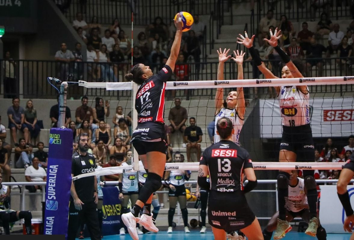 Dentil Praia Clube domina e bate Sesi Bauru em confronto direto na Superliga Feminina