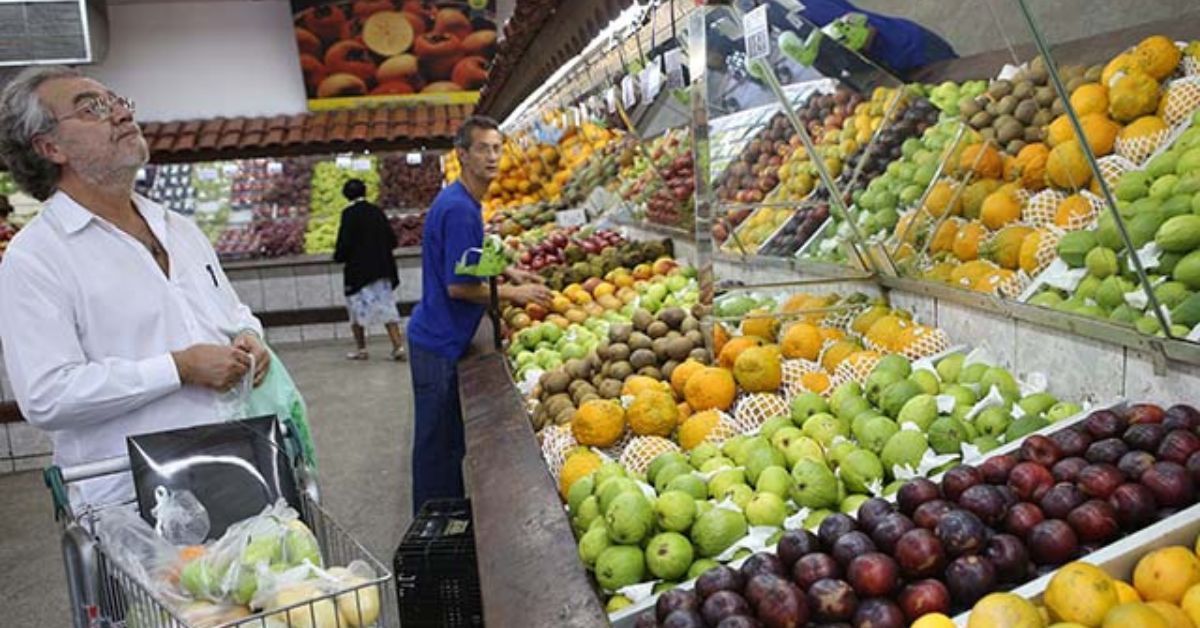 Cesta básica em Belo Horizonte atinge menor custo em relação ao salário mínimo em cinco anos