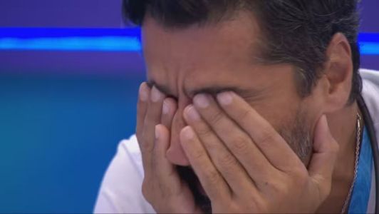 Alberto Cowboy se emociona ao receber Presente do Anjo