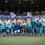 Campeões da Copinha pelo Cruzeiro dão volta olímpica no Mineirão antes de clássico