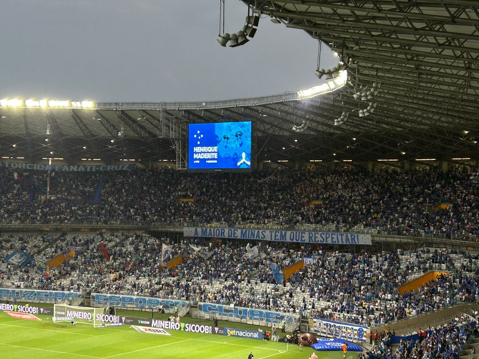 Henrique Maderite é homenageado no Mineirão antes de Cruzeiro x América