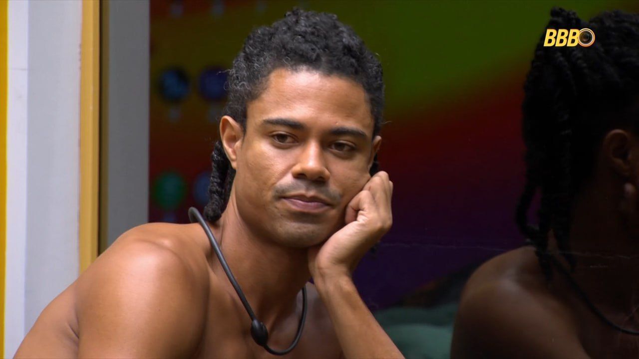 Estratégia de brother vira alvo de críticas no BBB 26: 'Leva e traz'