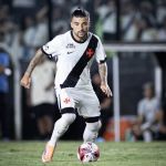 Com a chegada de Cuiabano, Vasco encaminha a saída de lateral para o Mirassol