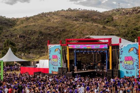 Introvirofolia celebra cinco anos de história com grande festa