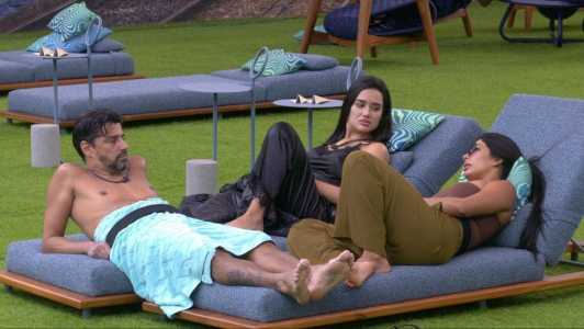 Aliados conversam sobre possível eliminação de Sarah