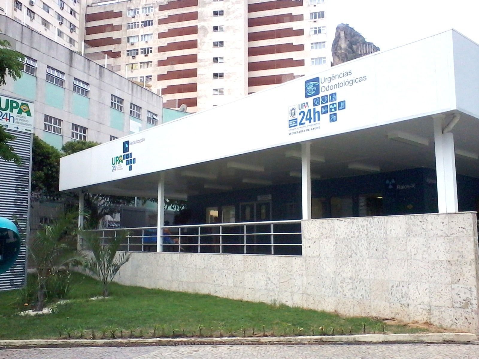 Alagamento em Copacabana deixa duas pessoas feridas após choque elétrico