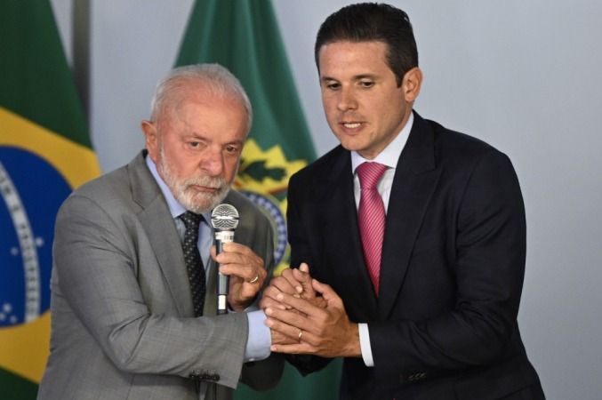 Lula e Hugo Motta articulam reunião para votar fim da escala 6x1 ainda neste semestre