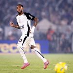 Corinthians estuda rescindir contrato de José Martínez após retorno com lesão