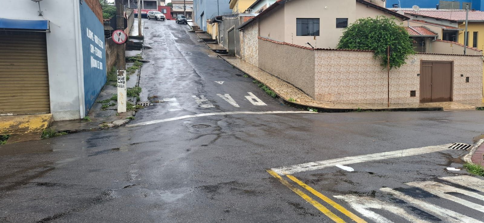 Homem troca tiros com policiais em rua do bairro Santa Maria, em Varginha
