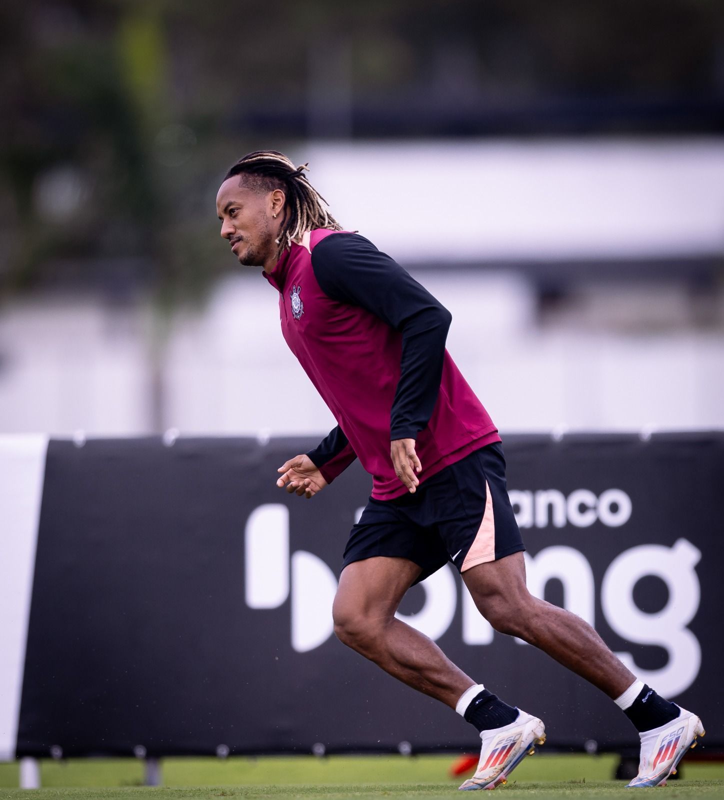Meia do Corinthians avança em recuperação e se aproxima de retorno