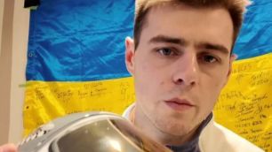 Atleta ucraniano 'desafia' comitê das Olimpíadas de Inverno com 'capacete memorial'