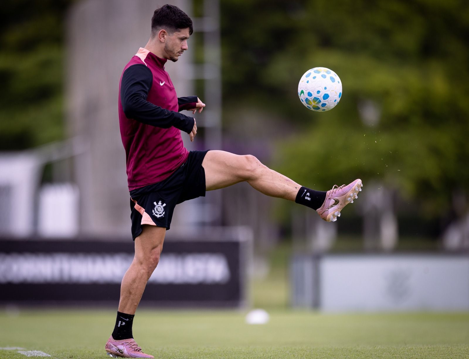 Comissão do Corinthians adota cautela, mas mantém confiança em Garro