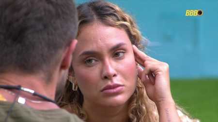 Sarah Andrade em conversa com Jonas